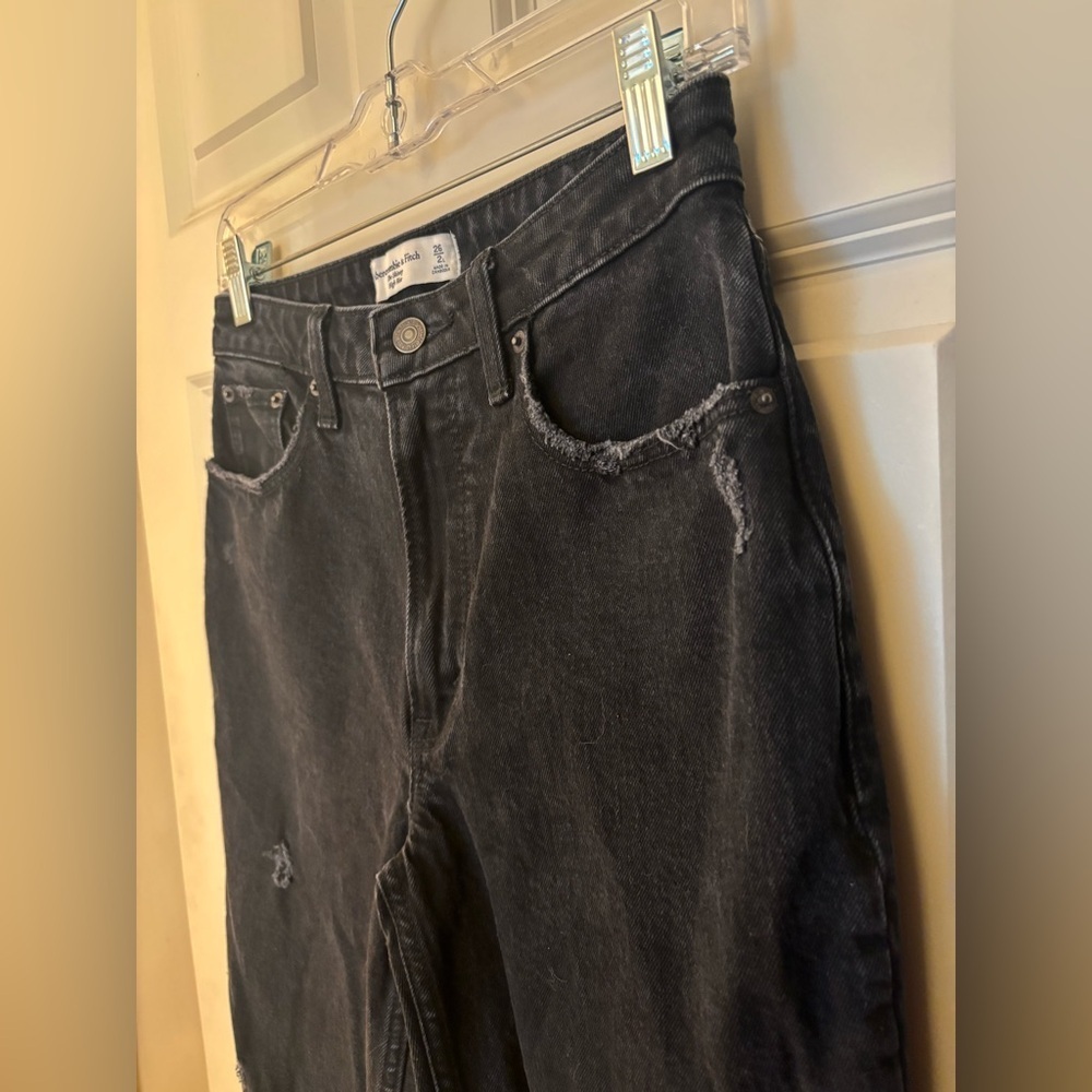 Abercrombie Curve Love High Rise Skinny in Distressed Black, Size 2/26 Long - Picture 5 of 12